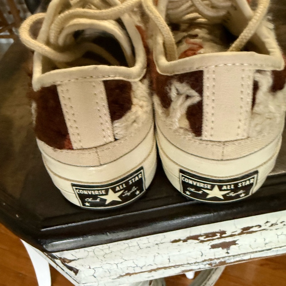 Converse Low Top Sneakers in Cream, Brown, Rust Crochet Pattern - Picture 6 of 9